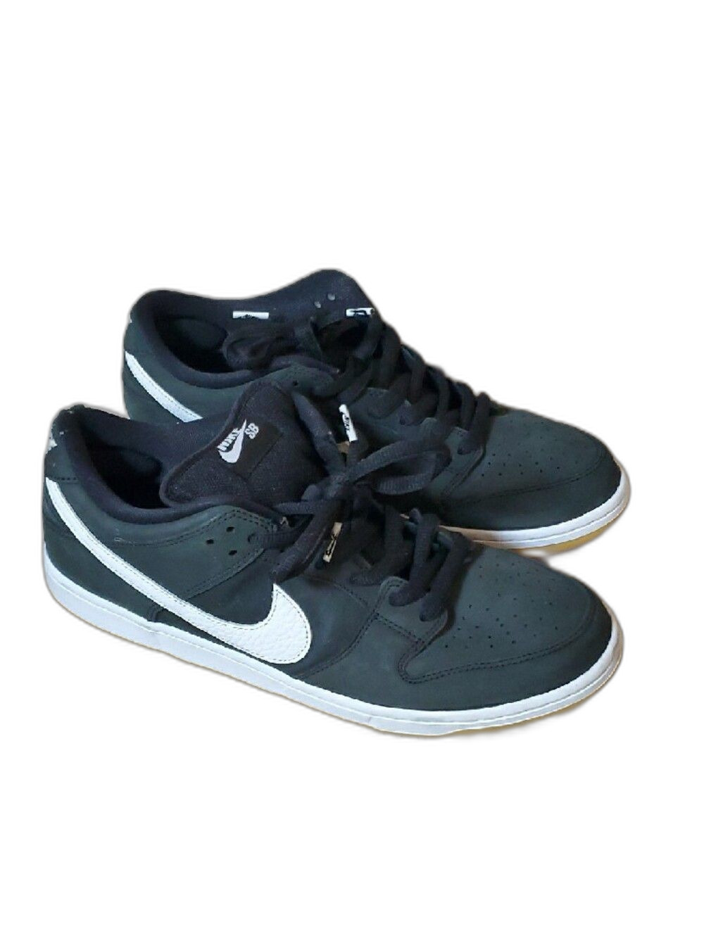 Nike Low-Top Sneakers in Black and White with Gum Outsole 12 - Picture 4 of 12
